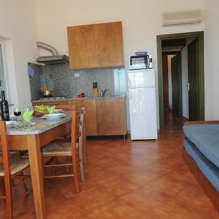 Gf Apartments Li Seddi Badesi Exterior photo