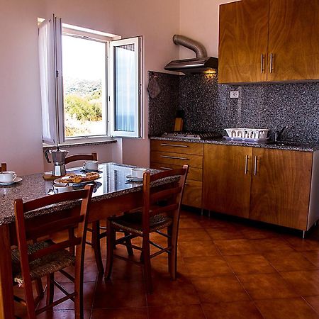 Gf Apartments Li Seddi Badesi Exterior photo