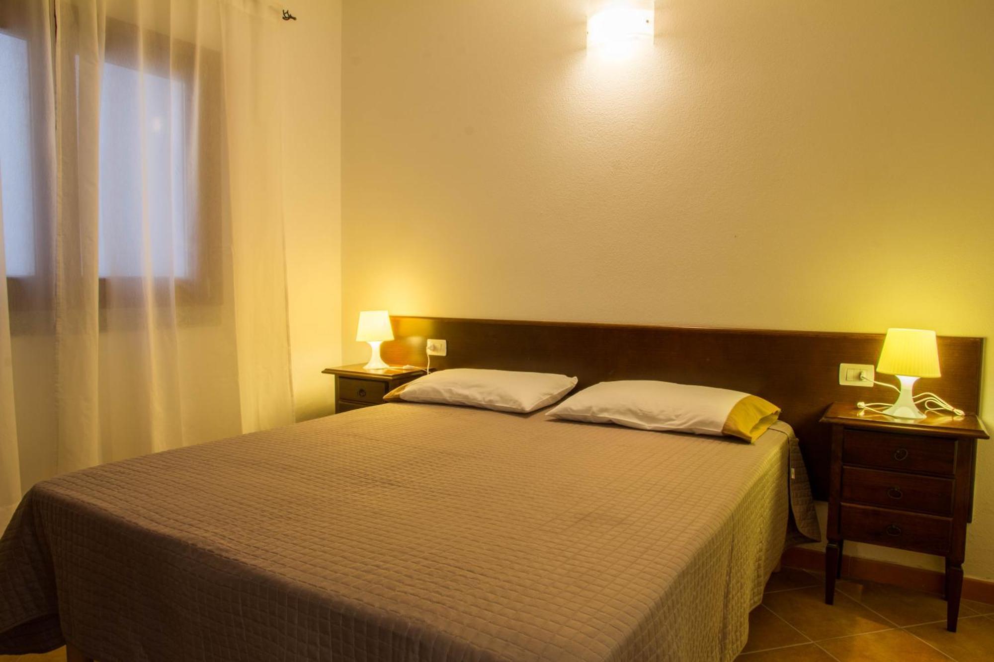 Gf Apartments Li Seddi Badesi Exterior photo