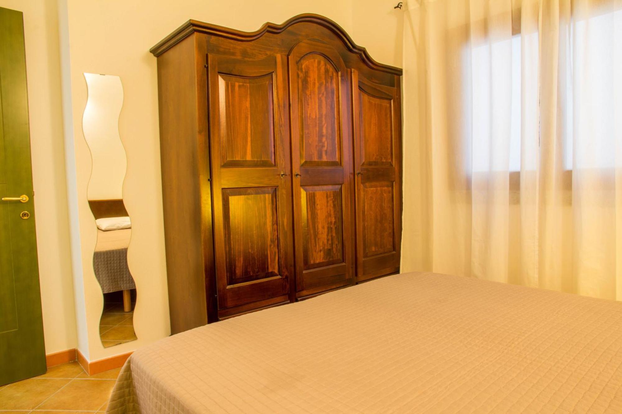 Gf Apartments Li Seddi Badesi Exterior photo