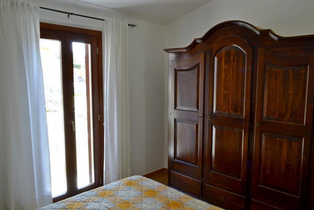 Gf Apartments Li Seddi Badesi Exterior photo