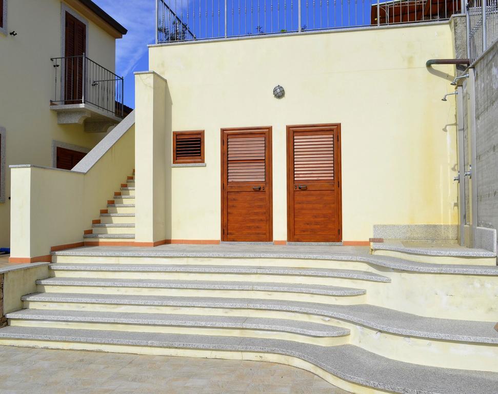 Gf Apartments Li Seddi Badesi Exterior photo