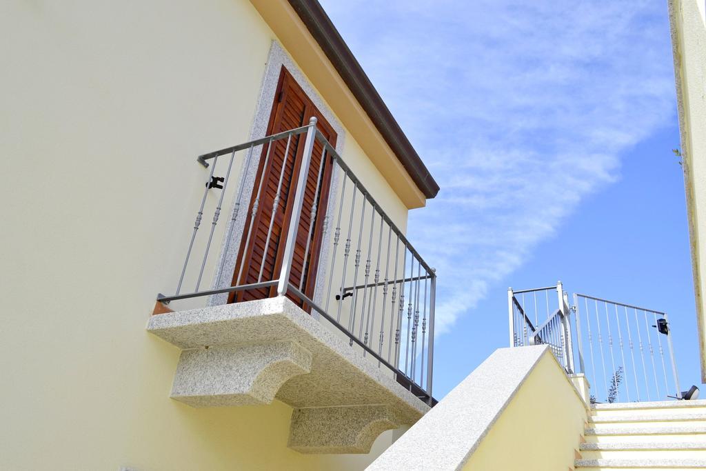Gf Apartments Li Seddi Badesi Exterior photo
