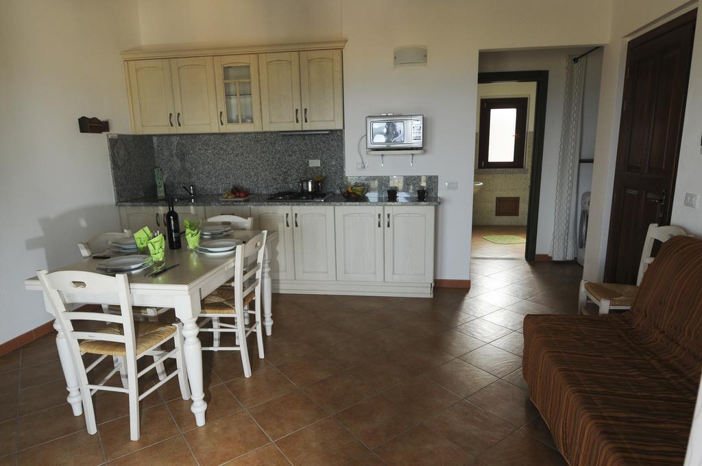 Gf Apartments Li Seddi Badesi Exterior photo