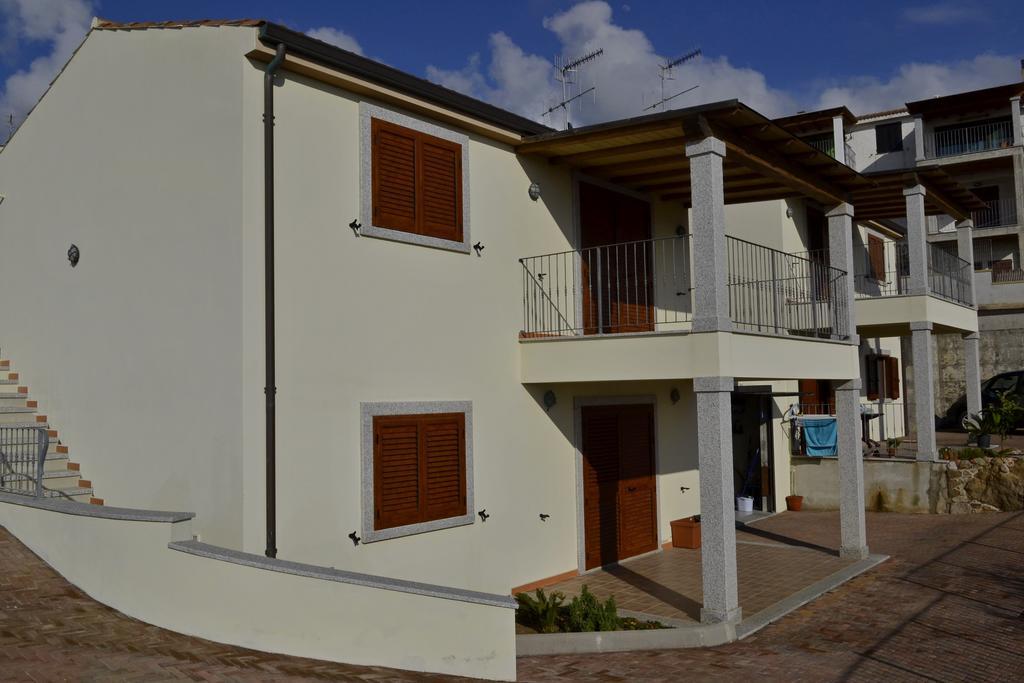 Gf Apartments Li Seddi Badesi Exterior photo