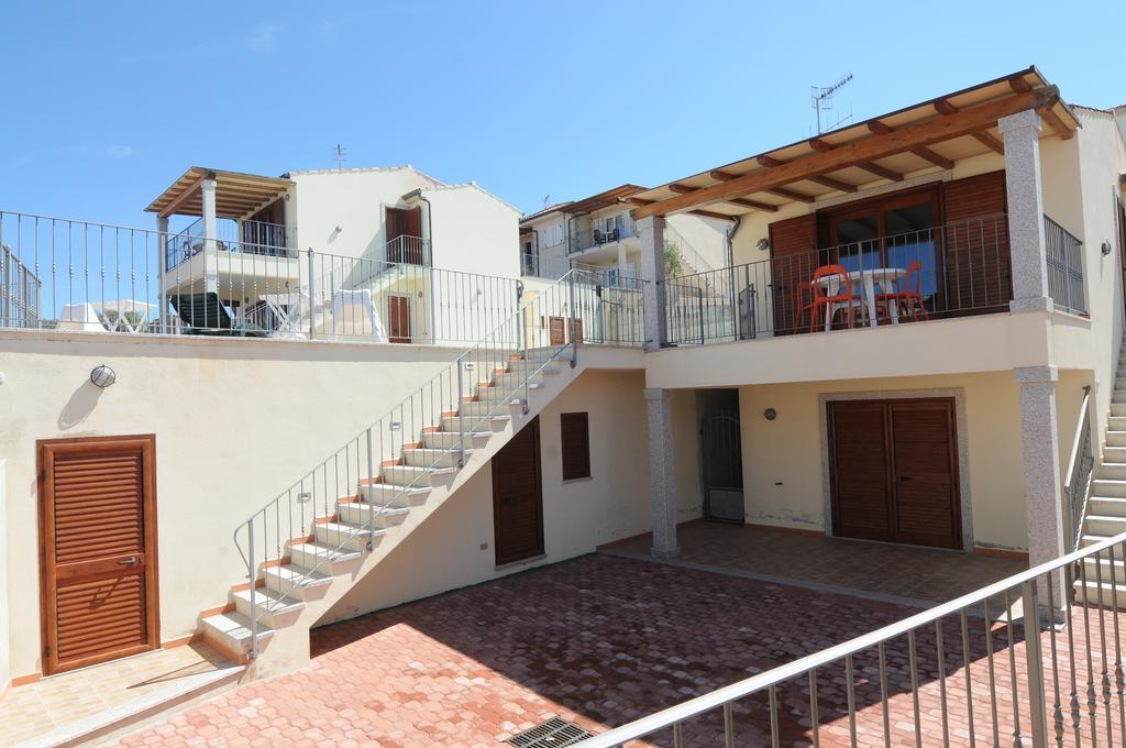 Gf Apartments Li Seddi Badesi Exterior photo