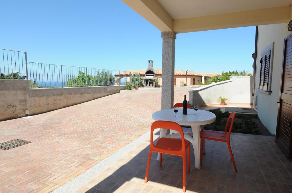 Gf Apartments Li Seddi Badesi Exterior photo
