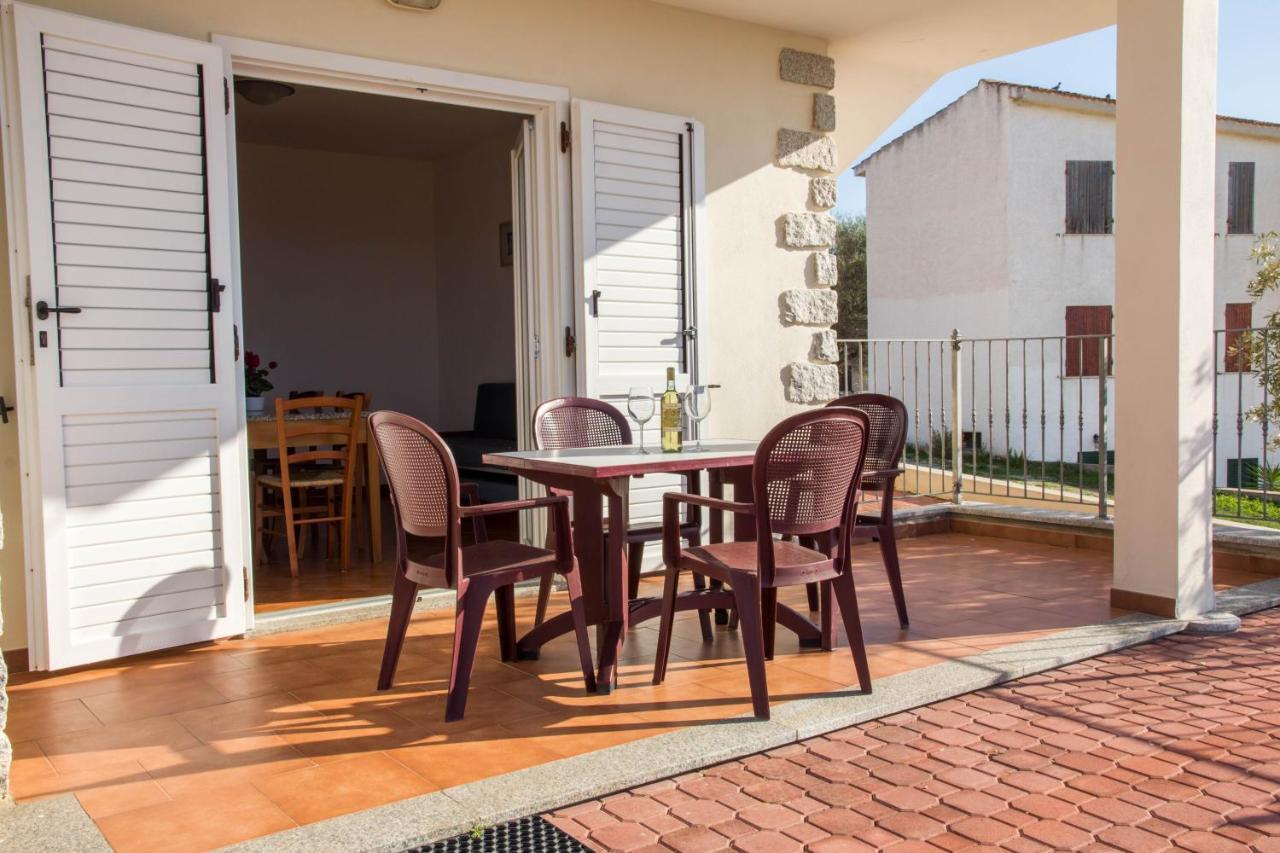 Gf Apartments Li Seddi Badesi Exterior photo