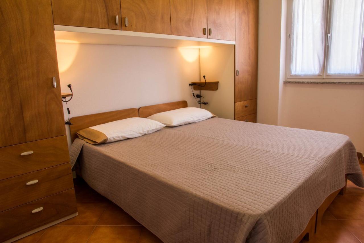 Gf Apartments Li Seddi Badesi Exterior photo