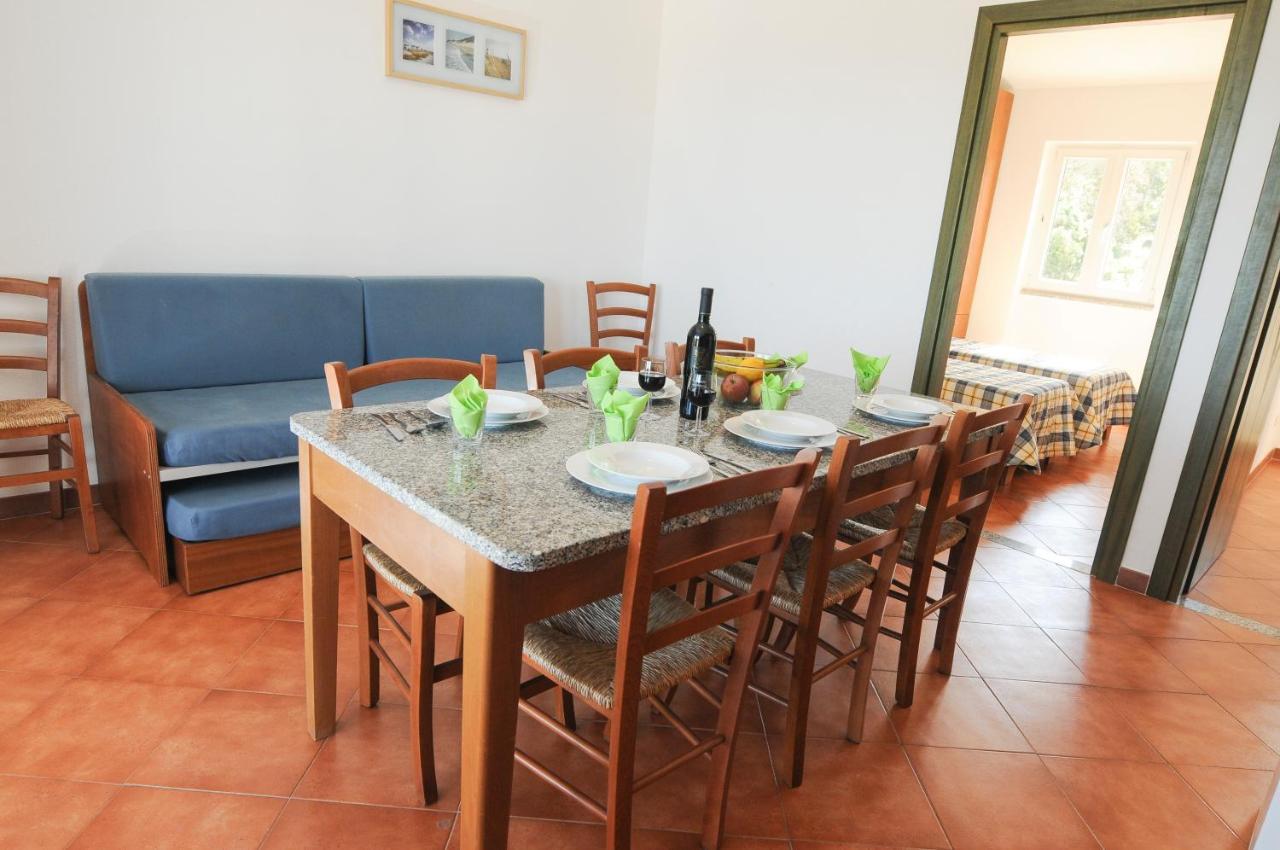 Gf Apartments Li Seddi Badesi Exterior photo